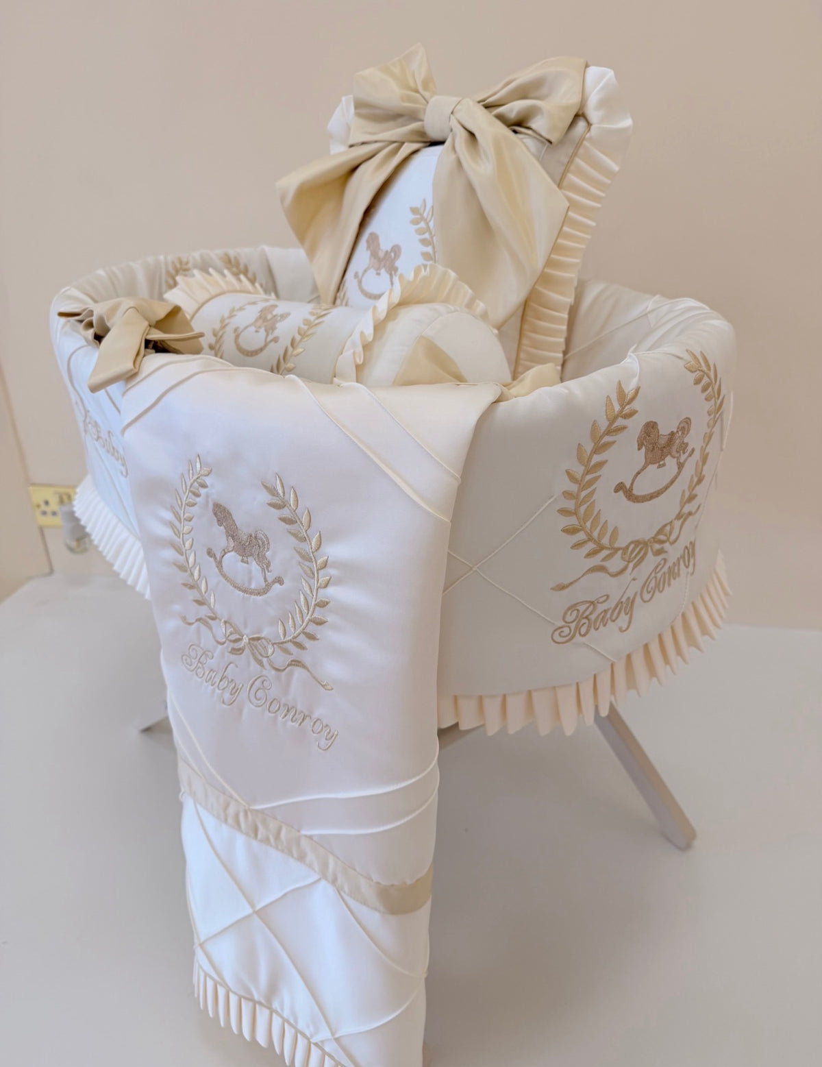 Rocking Horse Crest Moses Basket Set