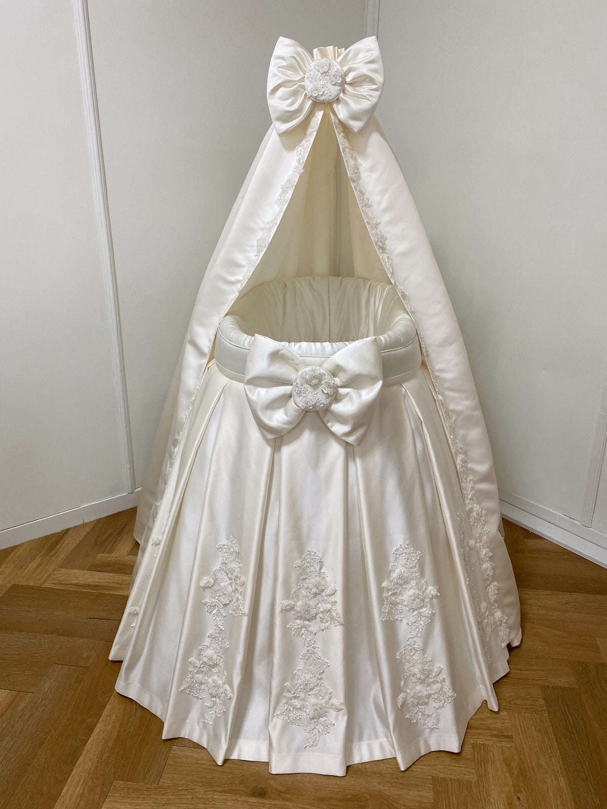 Lace Full Skirt Canopy Crib