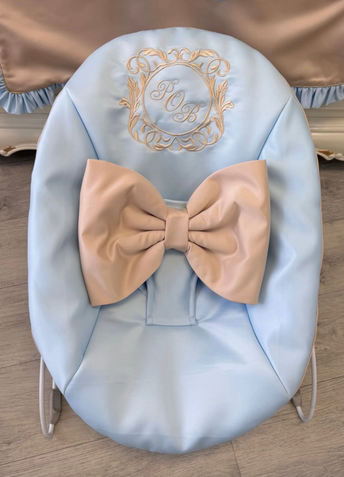 Crest Bow Bouncer