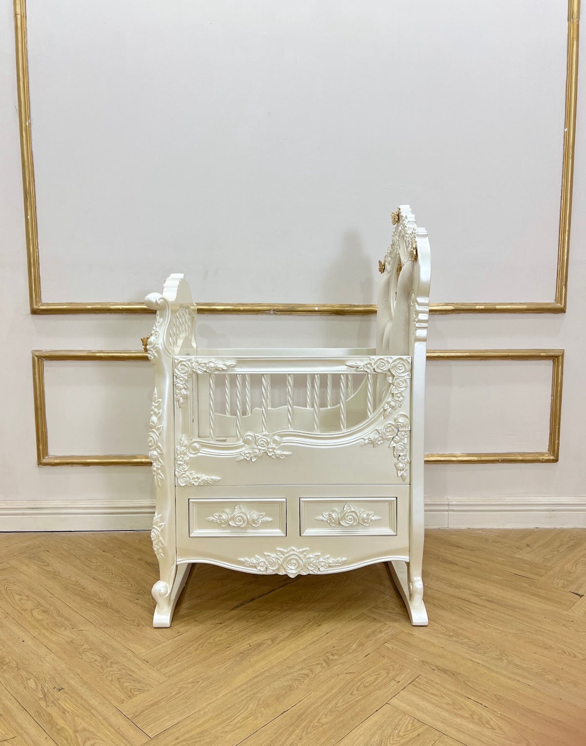 The Saint Roses Cradle With Drawers