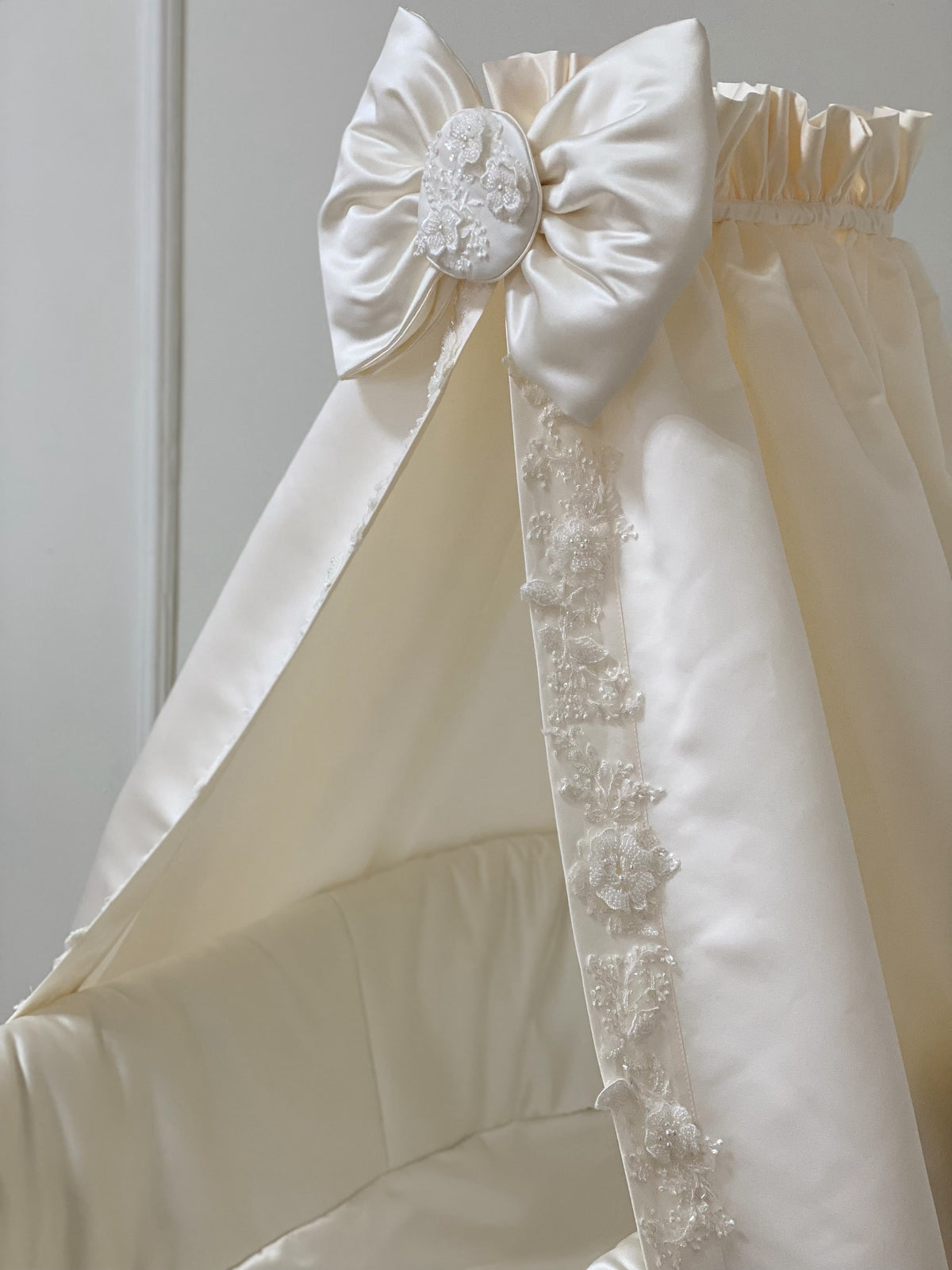 Lace Full Skirt Canopy Crib