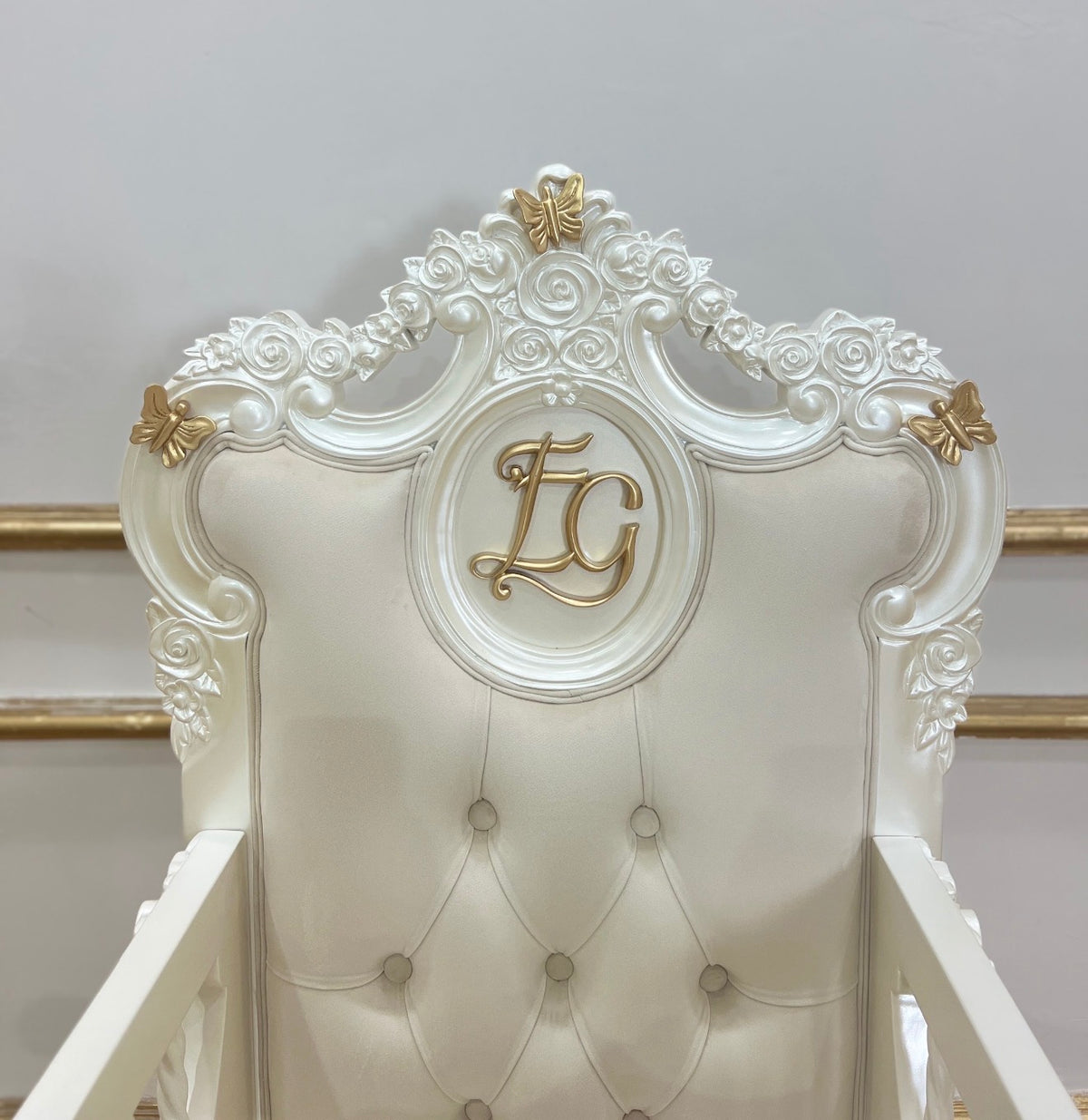 The Saint Roses Cradle With Drawers