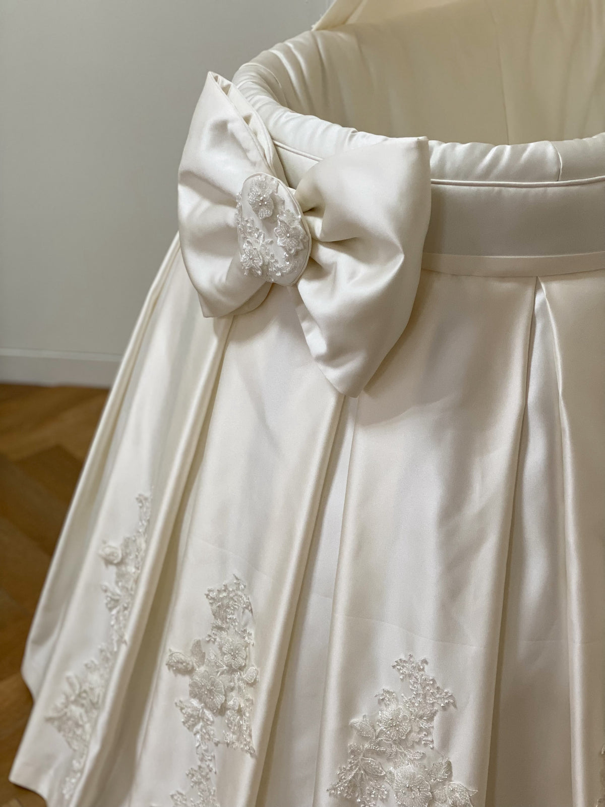 Lace Full Skirt Canopy Crib