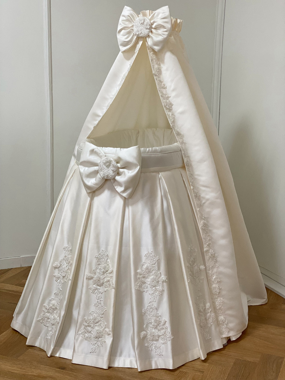 Lace Full Skirt Canopy Crib