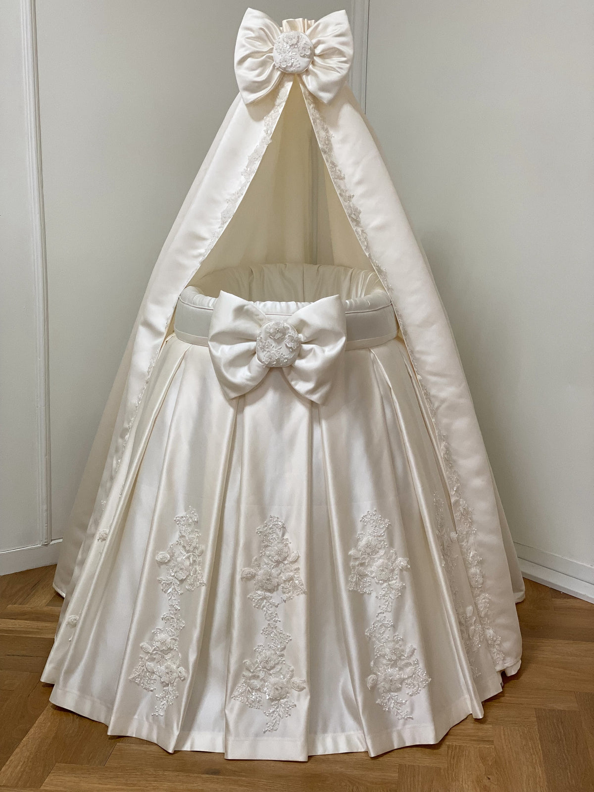 Lace Full Skirt Canopy Crib
