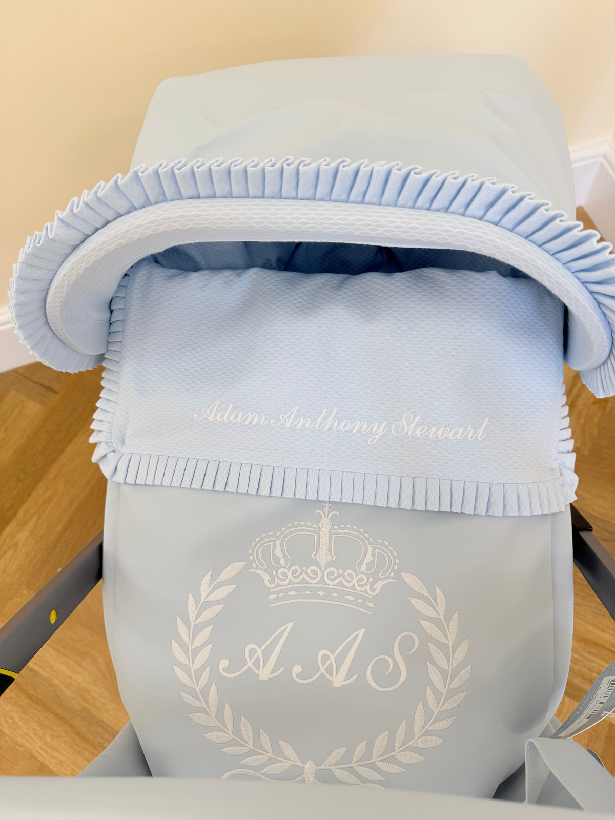 The Crest Crown Set 2