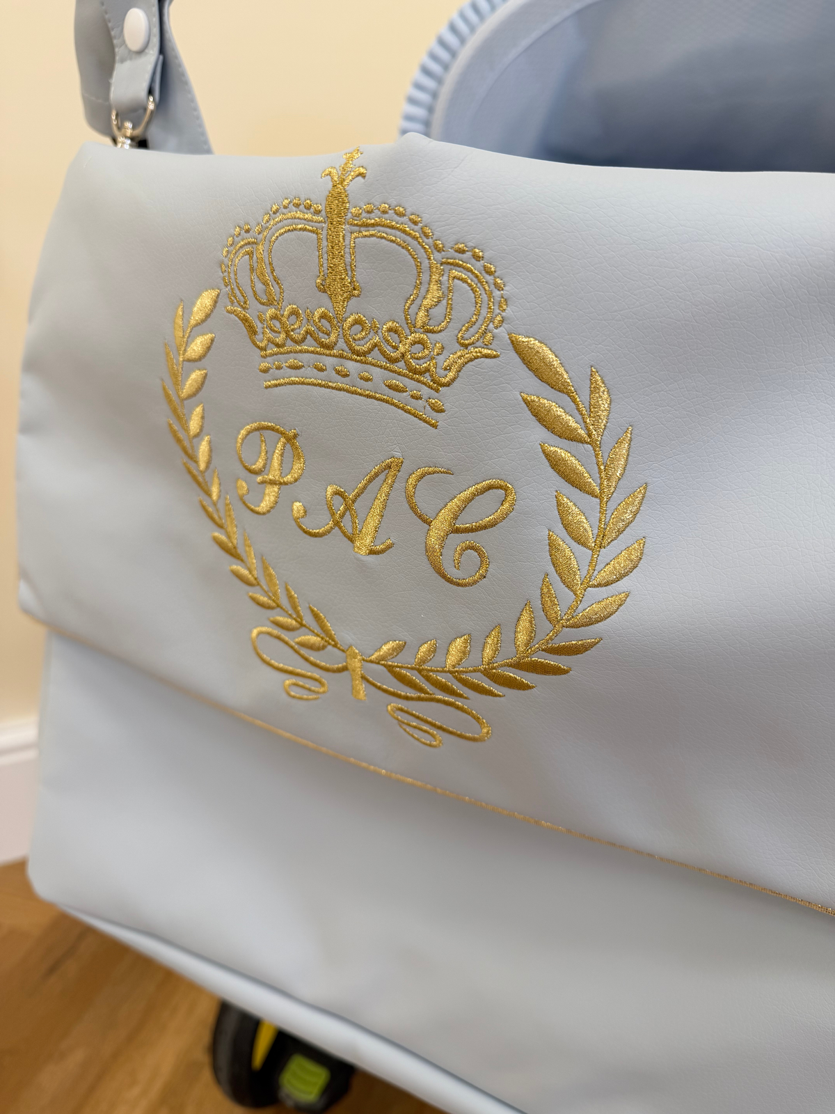 The Crest Crown Set 2