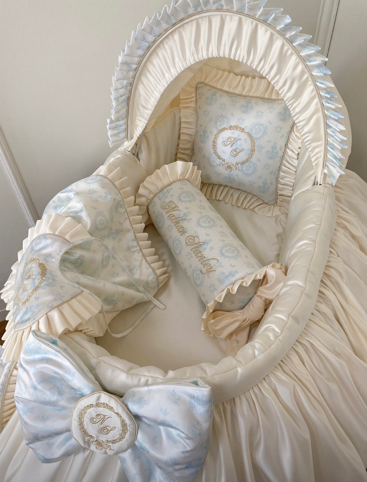 Cherub Toile Hooded Half Skirt Crib Set