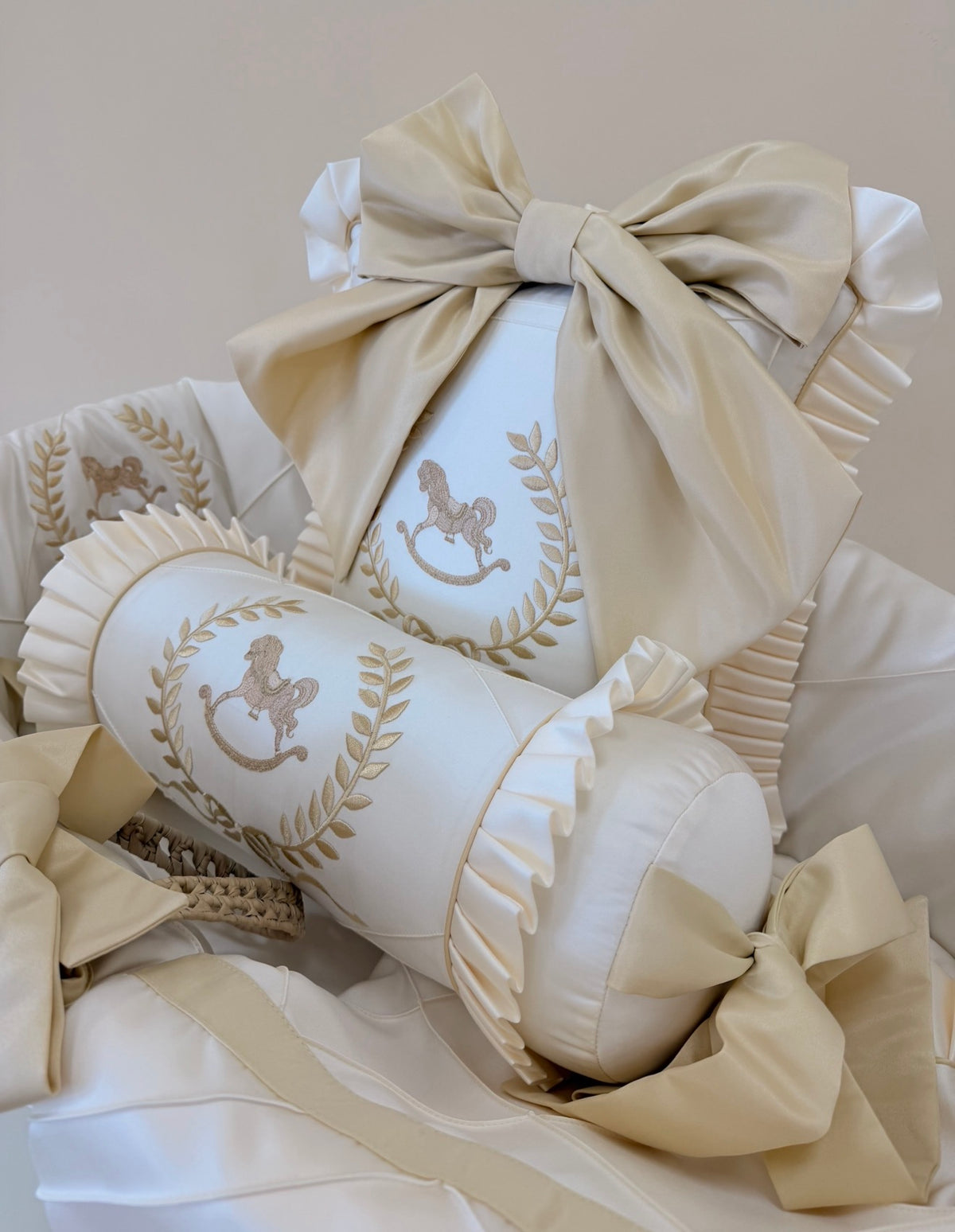 Rocking Horse Crest Moses Basket Set