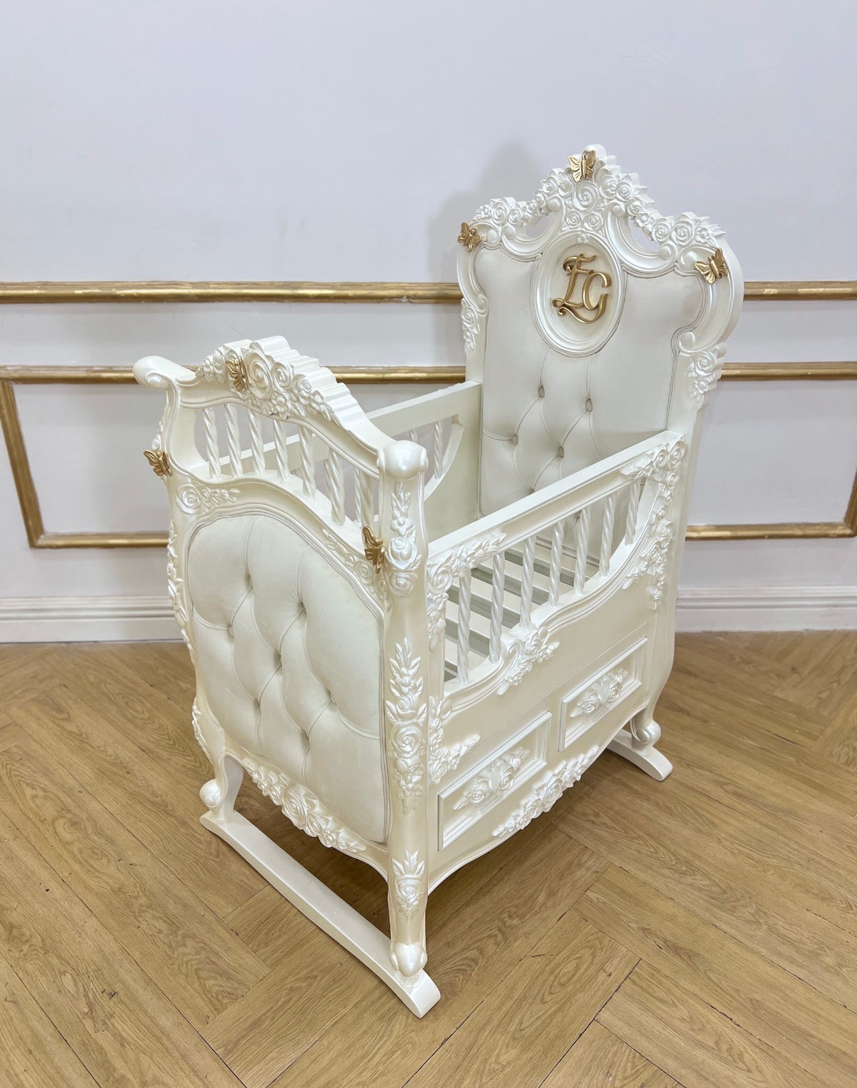 The Saint Roses Cradle With Drawers