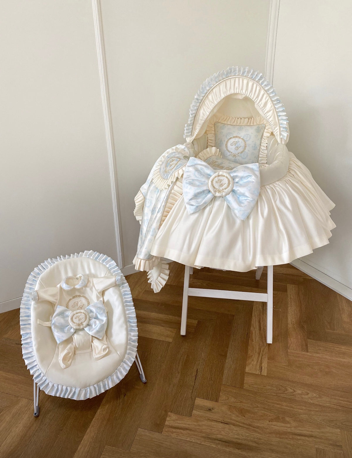 Cherub Toile Hooded Half Skirt Crib Set