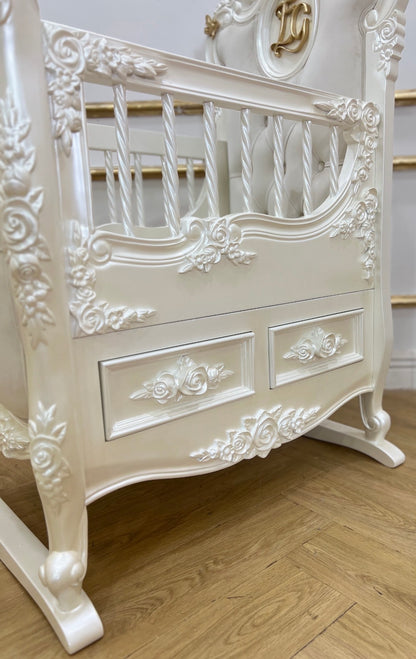 The Saint Roses Cradle With Drawers