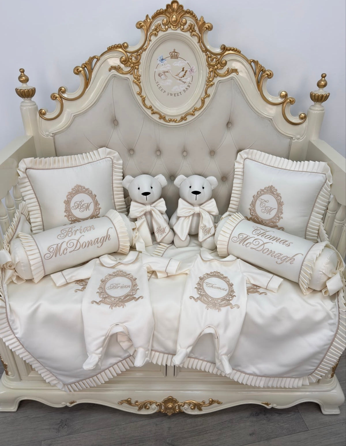 Twin Crest Embroidery Set