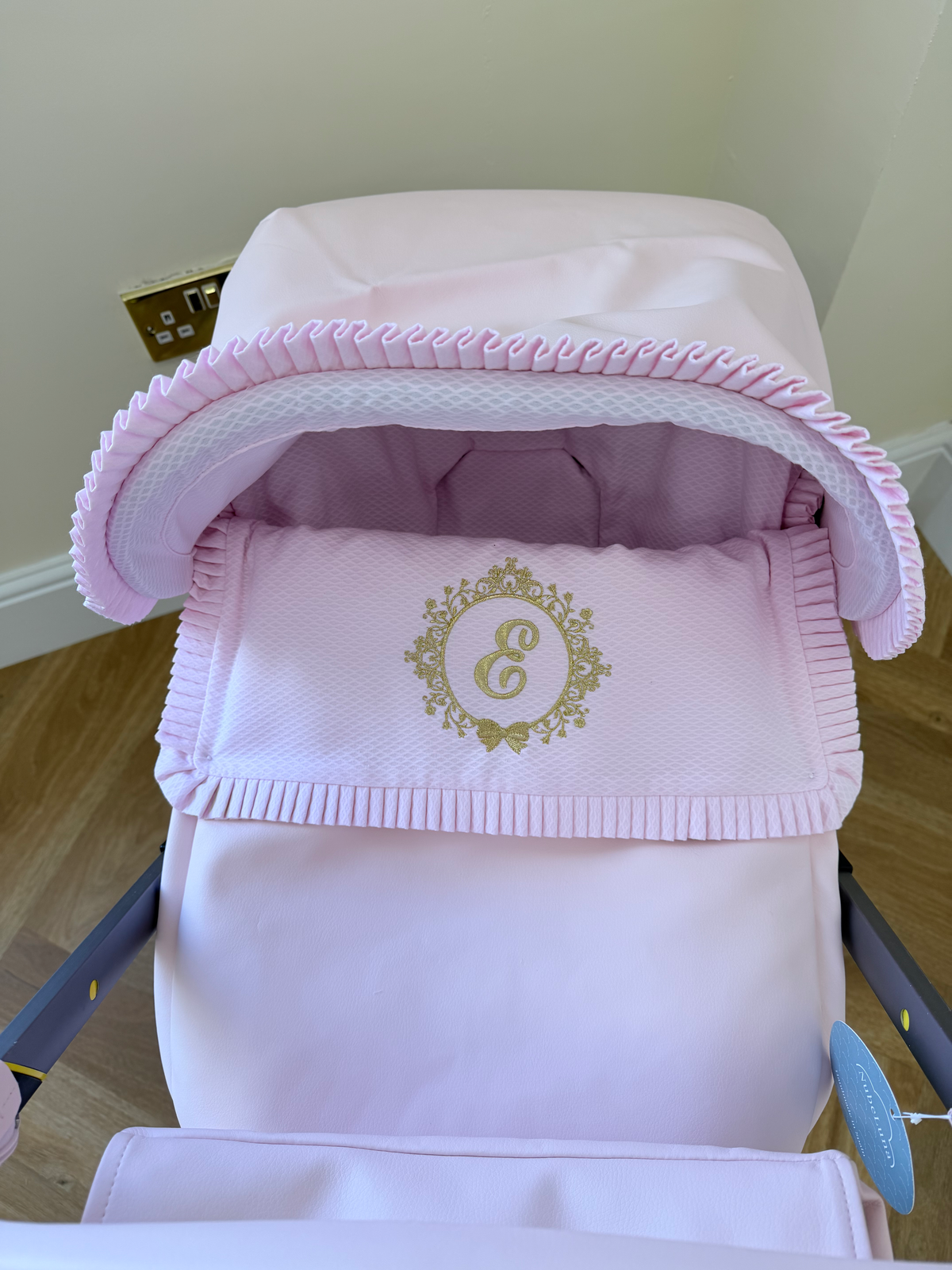 The Ballerina Crest