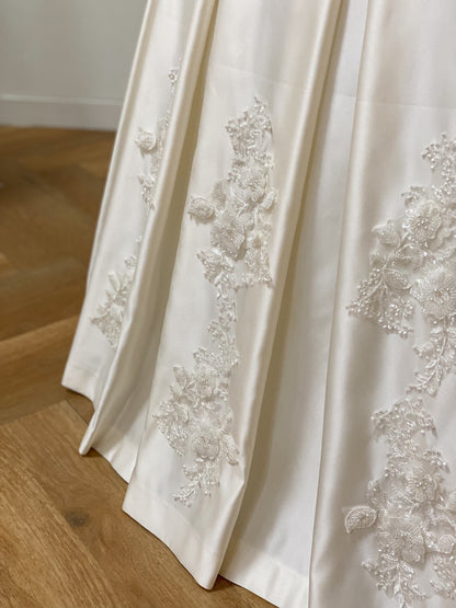 Lace Full Skirt Canopy Crib